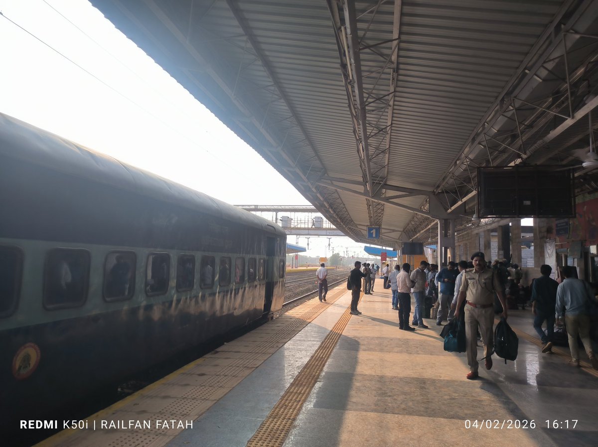 FatahAhad's tweet photo. Dr. R. Gopalakrishnan, DRM Secunderabad, accompanied concern branch officers reviewed the ongoing Station Redevelopment works at  Zaheerabad Railway Station, telengana! https://t.co/QJ2n92FlXY