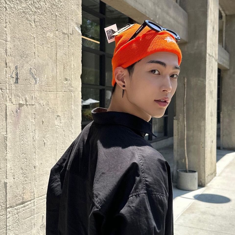 hanicentric's tweet image. same beanie 🧡

2023                                                       2026