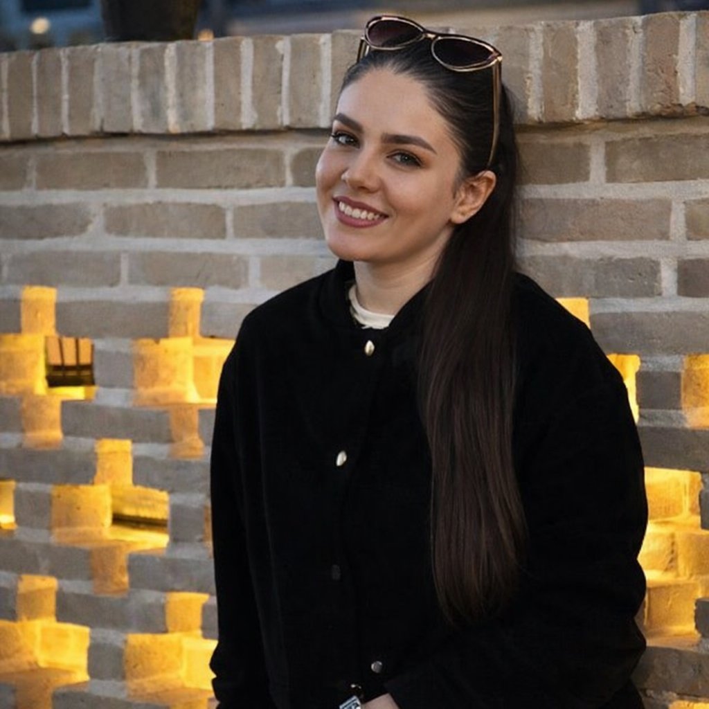 On Tuesday, 3 Feb 2026, in Arak, central Iran, IRGC Intelligence forces abducted #ParastooJamalzaei, a civil activist. She had previously been arrested during the 12-day IR–Israel war &amp; released on ~ $5,000 bail.
Her whereabouts &amp; place of detention remain unknown.