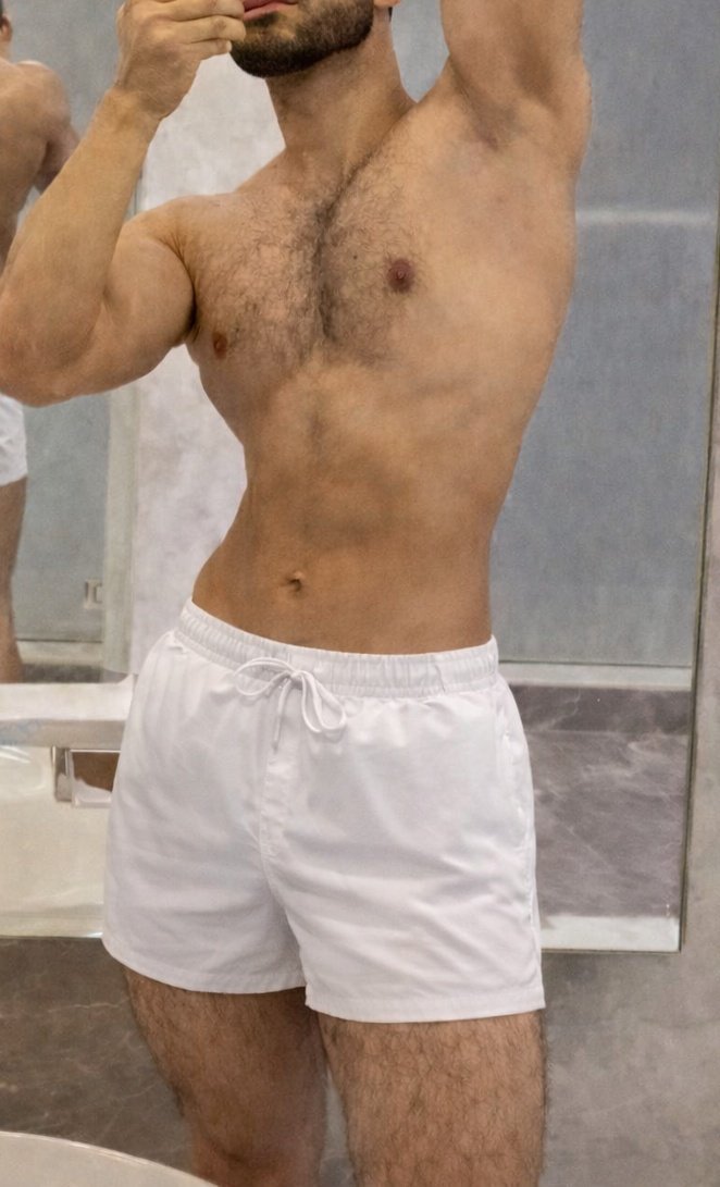 hotbod1992's tweet photo. mid-week blues https://t.co/wVKUh5g9aW