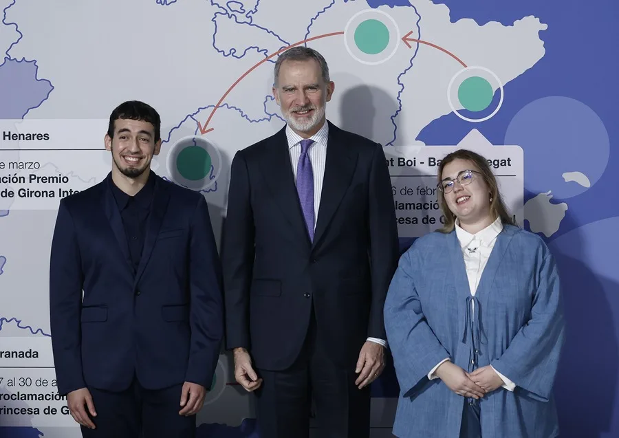 fer_villalb's tweet image. Felipe VI entregó ayer el "Premio Princesa de Girona Social 2026" a Hatim Azahri Akhnous. 

Un marroquí que es miembro de Hacemos Islam BCN, del Consejo Asesor Antirracista de Barcelona y presidente de Joves Units del Poble-sec.  

¿De verdad no había españoles a los que premiar?