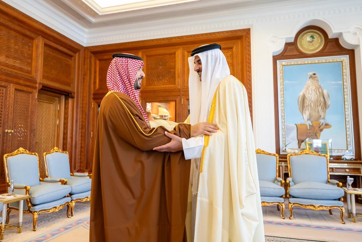 SaudiNews50's tweet photo. وزير الدفاع:

بتوجيه من القيادة..

التقيت أمير دولة قطر، ونقلت تحيات القيادة، واستعرضنا العلاقات الأخوية الوطيدة بين بلدينا الشقيقين.

- https://t.co/YT6HXkjmuo
