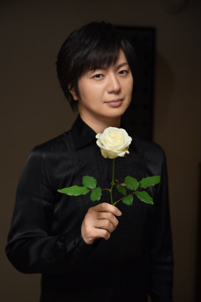 "薔薇・白"

  花言葉は

「深い尊敬」

2月4日立春
ビートルズの日 ♪
もうすぐ春がやってきますね。
春待ってます！
今日も１日お疲れ様でした。
#ひろネット #花言葉 #花便り