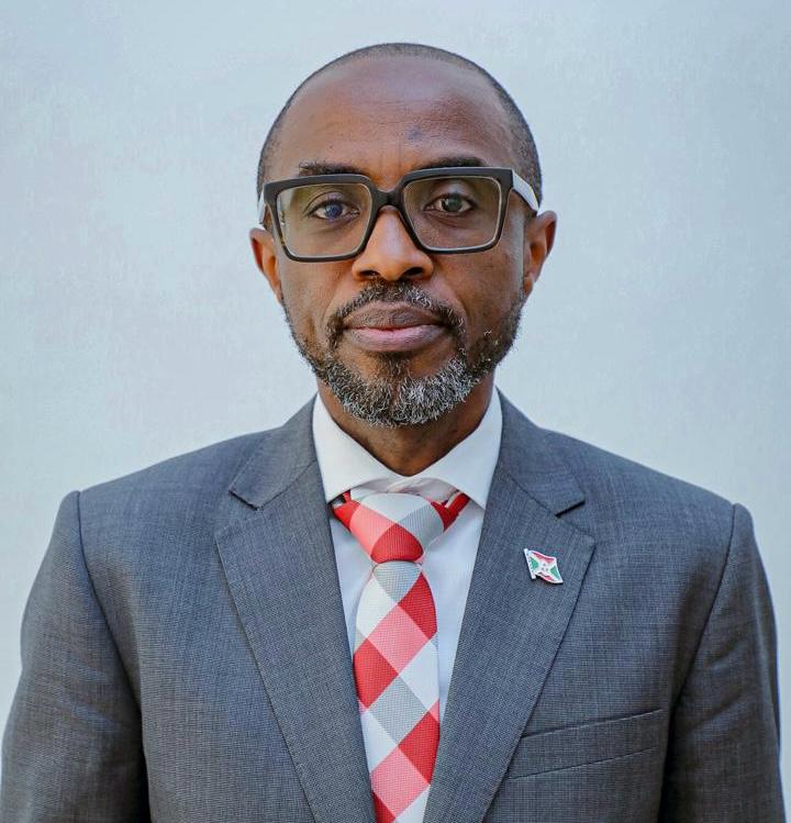 BurundiNet1's tweet photo. #Burundi #BurundiEconomie Les recettes issues de l’exploitation des débits de boissons, restaurants, hôtels/motels et boîtes de nuit sont désormais collectées exclusivement par l’@OBR_BI https://t.co/PvpBlR1EZp https://t.co/ChZ3fjSgLp