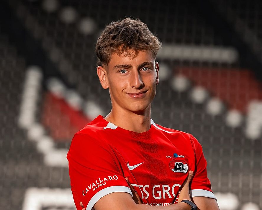 Bendegúz Kovács this season:

☑️ 14 games &amp; 14 goals in the Dutch U-19 Championship

☑️ 5 games &amp; 7 goals in the UEFA Youth League

☑️ First-ever professional goal for Jong AZ

☑️ 8 games &amp; 3 goals for Hungary U-19

An excellent campaign for the Hungarian giant! 🇭🇺