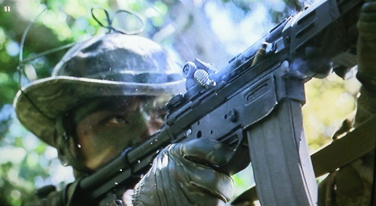 PrivateSaku's tweet photo. #俺がこの銃を買うきっかけのシーン
やっぱ邦画自衛隊対人戦闘の最高潮行ってるこのシーンかなぁ https://t.co/wue4Oriah1