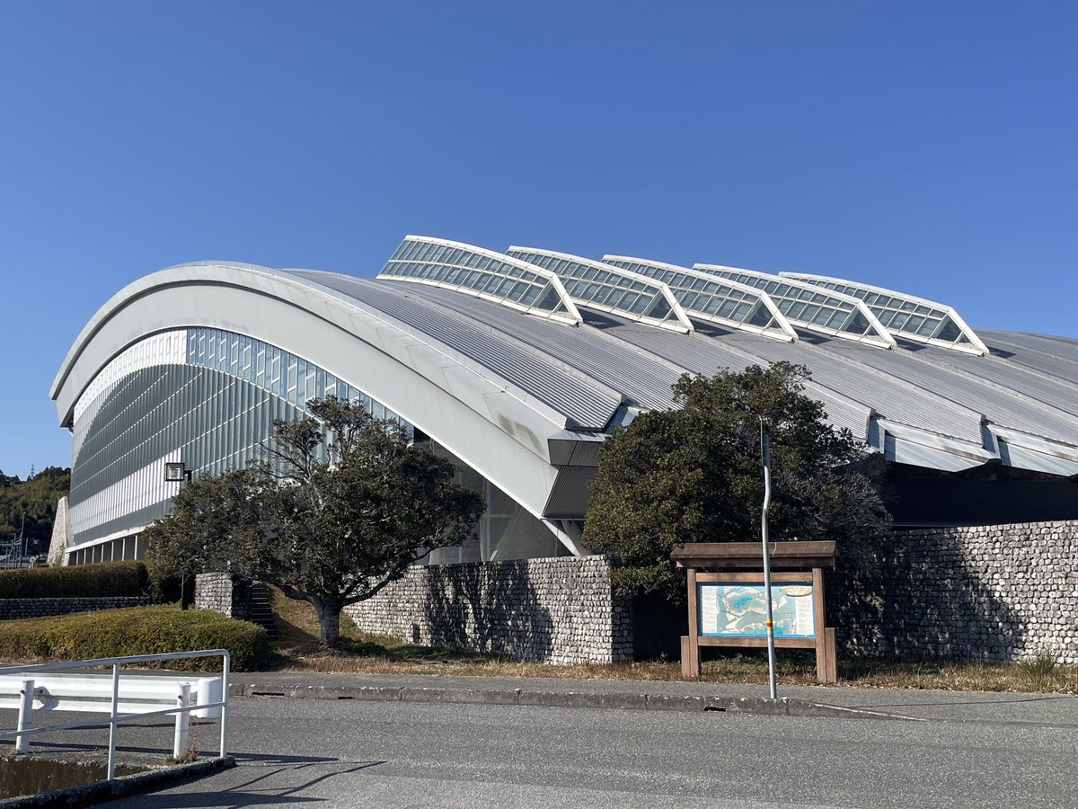 kavakava48's tweet photo. 運命を変えたければ
目に映る景色を変える

日盤吉方位巡り

九星気学の日盤を頼りに自宅
から750m以上離れた場所を訪れる小さな旅

1/26月　東
五台山　東部総合運動場⛹️‍♂️

1/27火　東
南国市久枝　高知龍馬空港✈️

1/28水　北
北秦泉寺　仁井田神社⛩️

1/29木　北東
南金田　地球33番地🗺️ https://t.co/ciqOjYfcLP