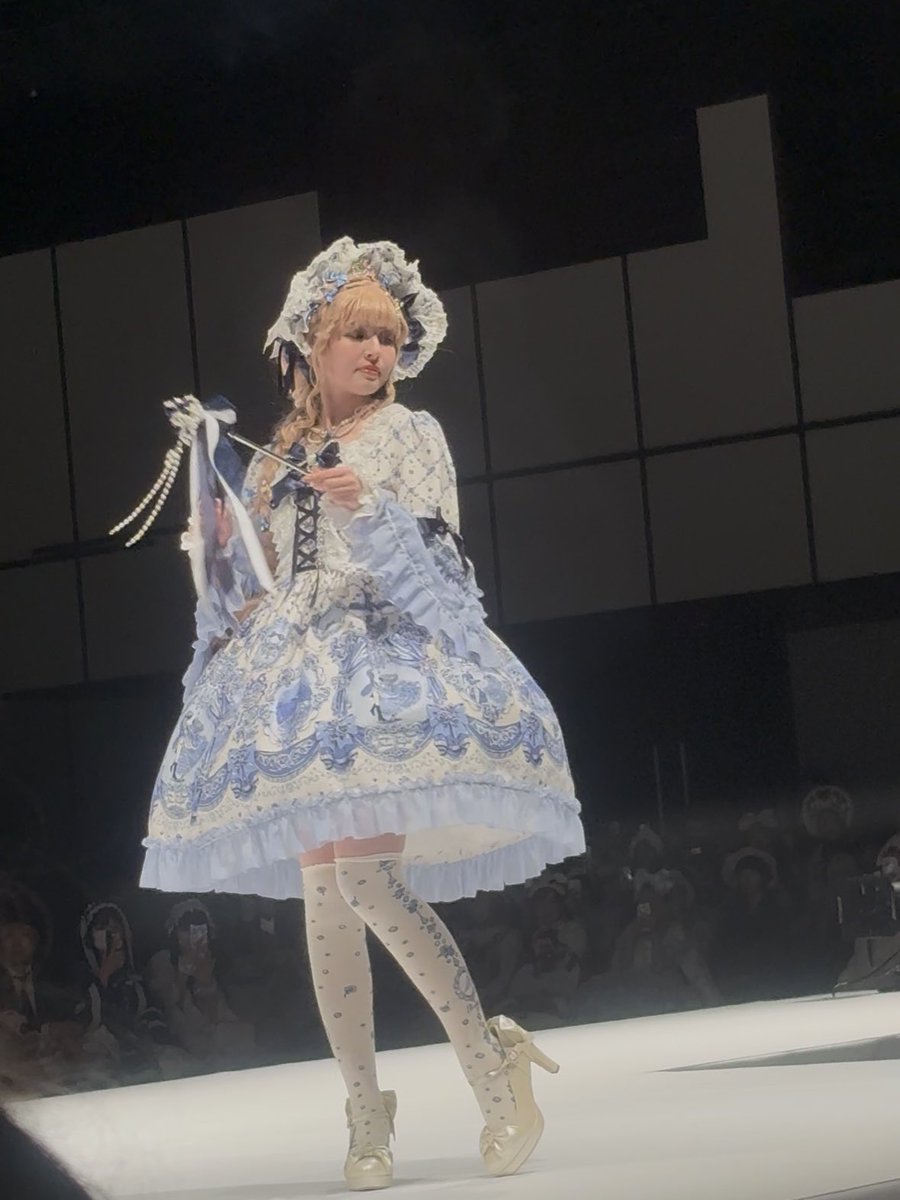 遅れながら、、ファッションショー気になったもの

①足に巻き付けるリボン🎀
プリドロも付いていて、ソックスと重ねたり合わせ方無限で可愛すぎる…
②ねこくみゃちゃん
今年出てくれますように🐱
③シンデレラ柄
ワンピースだと袖と裾のフリルに色がついて世界観際立って可愛い💎

 #babyfs2026