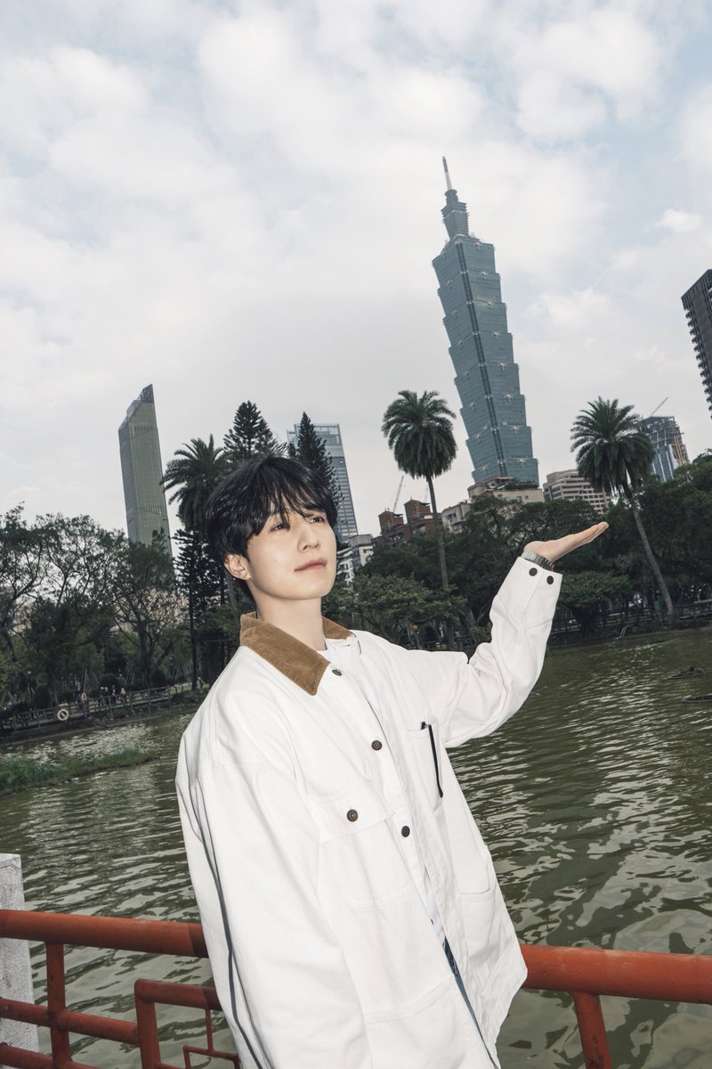 ⚠️ boyfriend material in your area ⚠️