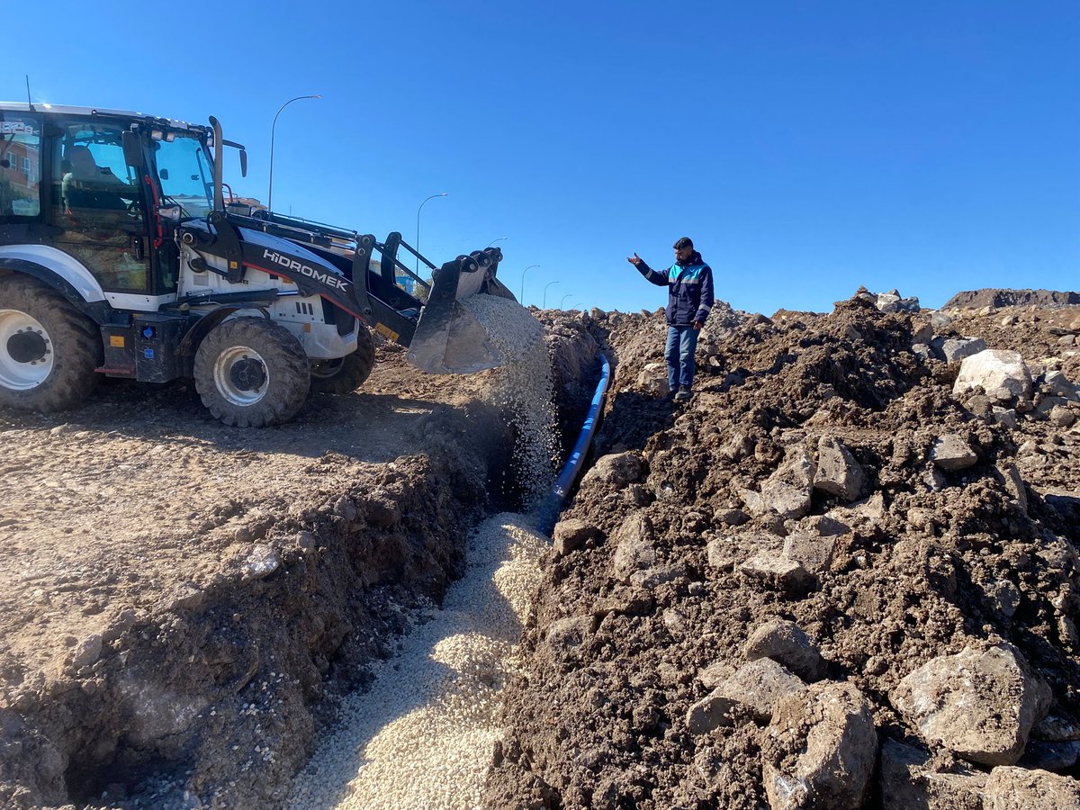 Kesintisiz İçme Suyu🚰

Şanlıurfa’mızın merkez ve kırsal yerleşim alanlarının içme suyu ihtiyacını karşılayabilmek adına içme suyu şebeke hat döşeme çalışmalarımız devam ediyor.

Hedefimiz sorunsuz bir altyapı