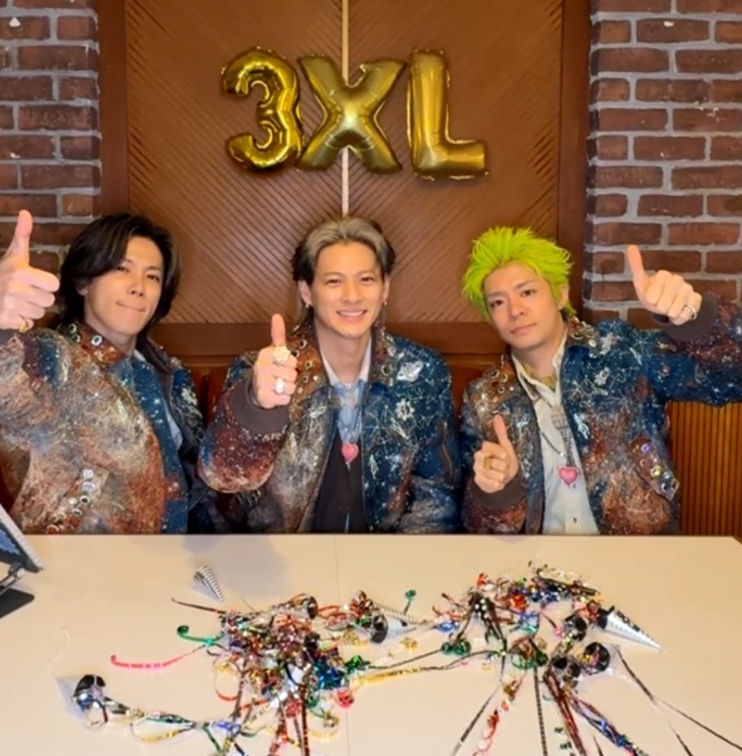 直筆サイン入りアザージャケット！！3333名に！！でっかすぎる愛を