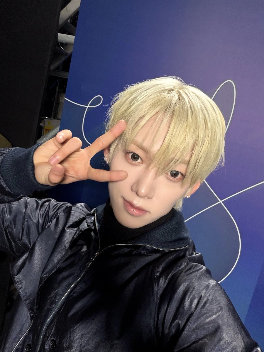 서울패션위크 다녀왔어요✌️
오랜만에 만난 카이 선배님~ 반가웠습니당😁

#앰퍼샌드원 #AMPERSANDONE 
#나캠든 #KAMDEN