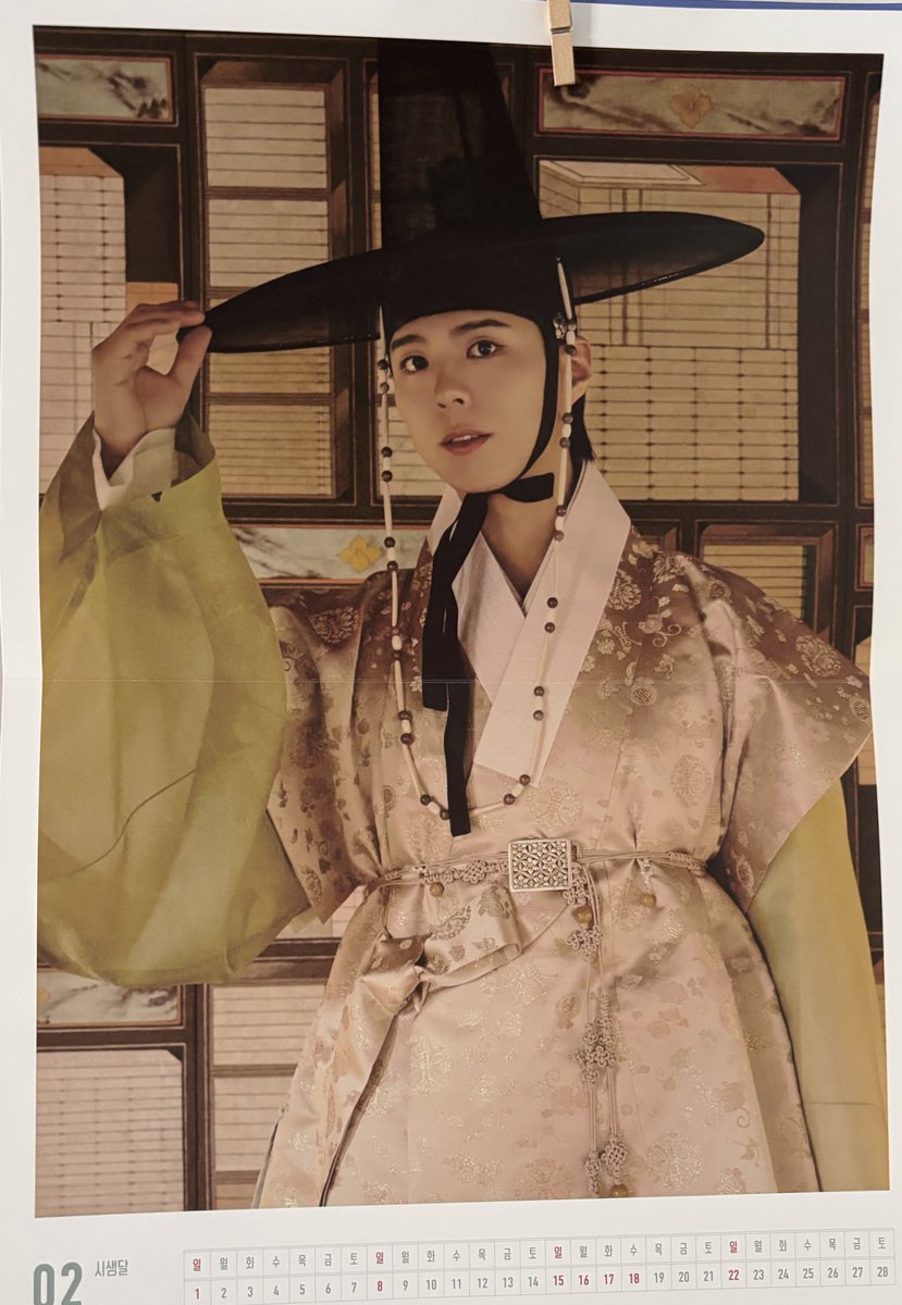 2026년 새해 인사 앨범 정말 마음에 들어요. 매일 당신을 볼 수 있어서 너무 즐거워요. My dearest ⁦<a href="/BOGUMMY/">박보검</a>⁩ ❤️🥰wishing you a good evning and happy moments #parkbogum and friends 🌷🌹