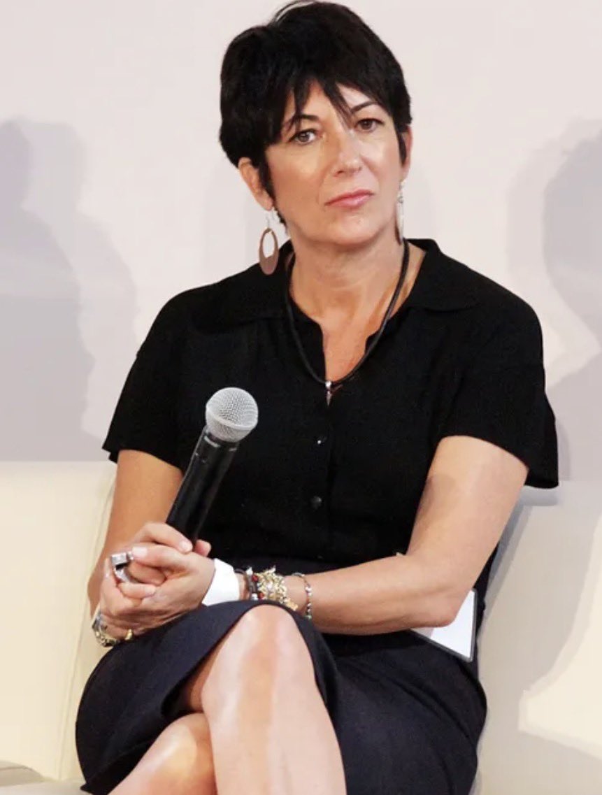 NihatTopalakci's tweet image. 💥 Fotoğraftaki kadın, Ghislaine Noelle Marion Maxwell, pedofil Jeffrey Epstein'in yakın arkadaşı ve sevgilisi.

1961 Fransa doğumlu ve İngiltere'de büyüdü.
Babası, Çekoslavakya doğumlu, yahudi asıllı, Avam Kamarası üyeliği de yapmış olan, güçlü bir İngiliz medya patronu olan…