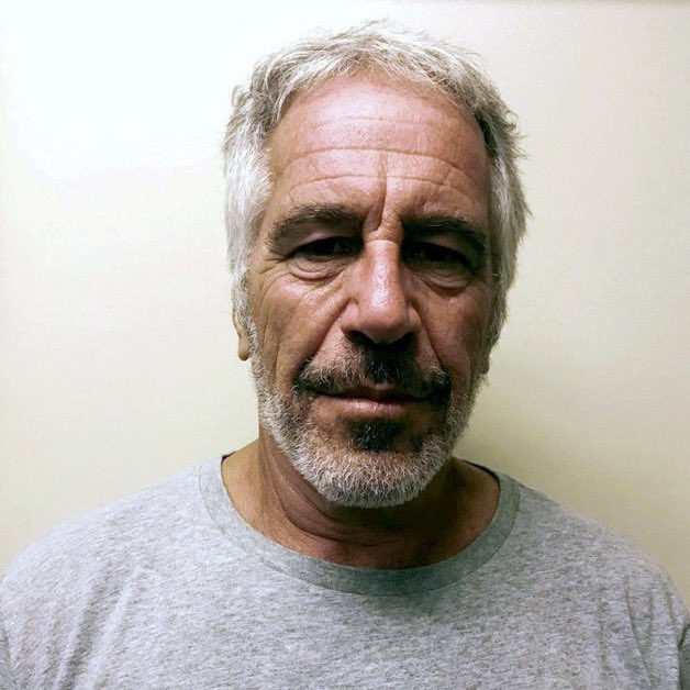 thshaber's tweet photo. Jeffrey Epstein'ın avukatı Reid Weingarten'ın Fetullah Gülen'in de avukatlığını yaptığı, Reid Weingarten'ın danışmanlarıyla birlikte FETÖ'nün ABD'de bulunan AFSV adlı derneğinin yöneticisi "Yüksel Alp Aslandoğan" ile yazıştıkları ve Türkiye karşıtı kara propaganda amacıyla Reuters, BBC, Wall Street Journal, USA Today ve Al Arabiya gazetelerinde yayınlanan Fetullah Gülen'in röportaj metninin redakte edilmesi ve ses kayıtlarının yabancı dillere çevrilmesi konusunda anlaştıkları ortaya çıktı.

Jeffrey Epstein'ın ise haberlerin başarıyla yayılması sonrası avukatını tebrik ettiği, yazışmalarda görüldü.  

Yazışmalar burada görülebiliyor 👇

https://t.co/PTBgHLprfs