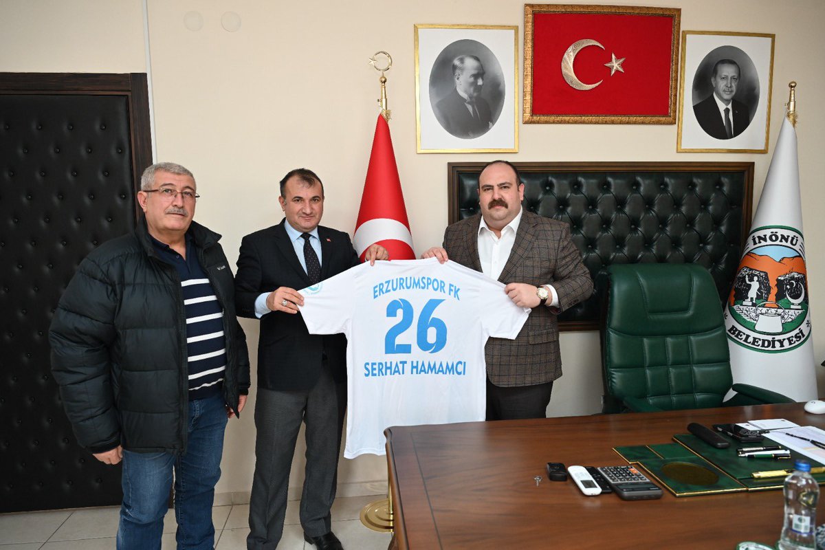 Eskişehir Erzurumlular Sosyal Yardımlaşma Kültür ve Dayanışma Derneği (ESKERDER) Başkan Vekili Sn. Abdulbaki TEKİN Yönetim kurulu üyesi Mehmet Ali BOLU ile birlikte Başkanımız Sn. Serhat HAMAMCI’yı makamında ziyaret ederek Erzurum Spor Forması takdim ettiler. 

ESKERDER Başkan