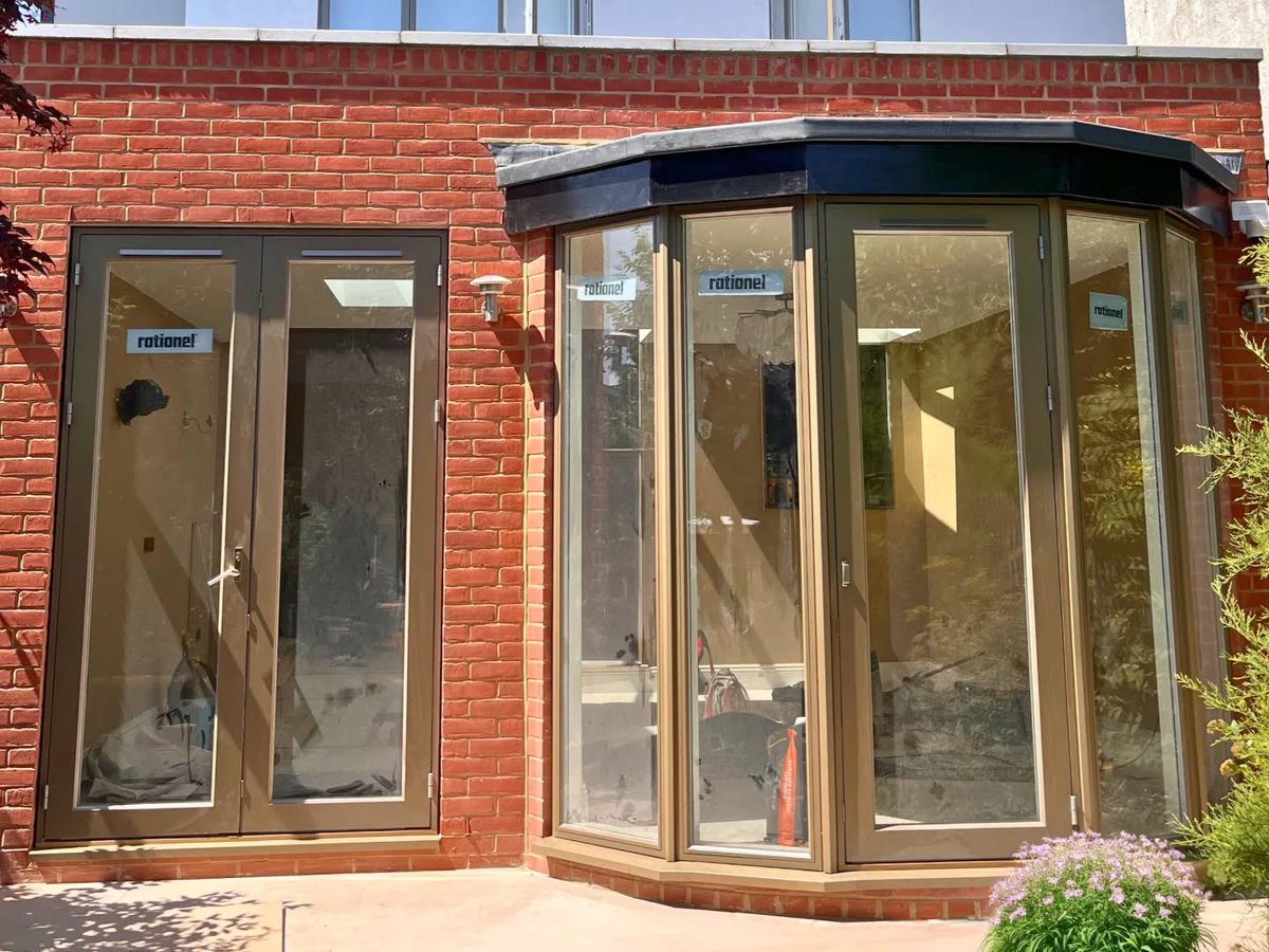 yordltd's tweet photo. 🔨 Design Drop Wednesday 🔨

This week’s #DesignDropWednesday features the elegance and high performance of Rationel Bay Windows.

When choosing @Rationel_UK windows is you benefit from world-class Danish engineering, exceptional energy efficiency, and a wide range of colours. https://t.co/CpR7l5OZbt