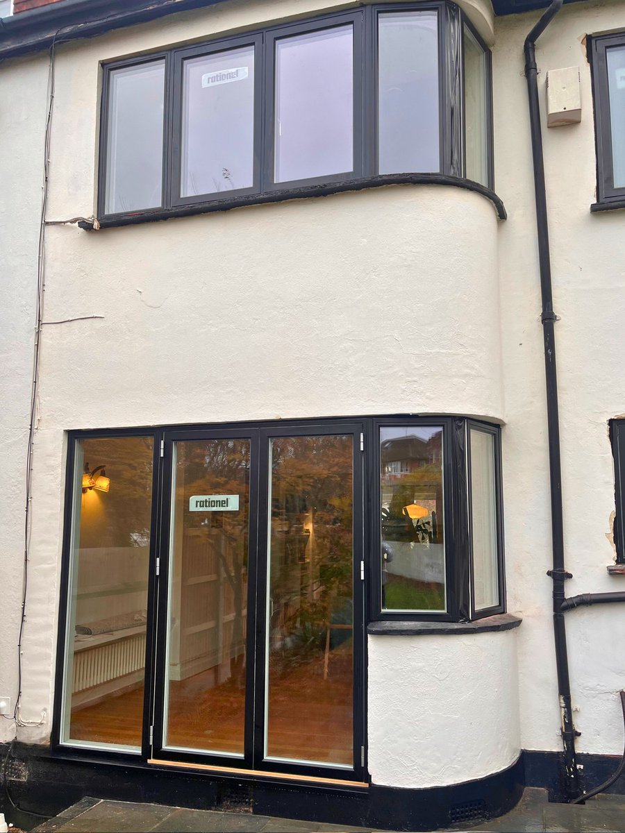 yordltd's tweet photo. 🔨 Design Drop Wednesday 🔨

This week’s #DesignDropWednesday features the elegance and high performance of Rationel Bay Windows.

When choosing @Rationel_UK windows is you benefit from world-class Danish engineering, exceptional energy efficiency, and a wide range of colours. https://t.co/CpR7l5OZbt