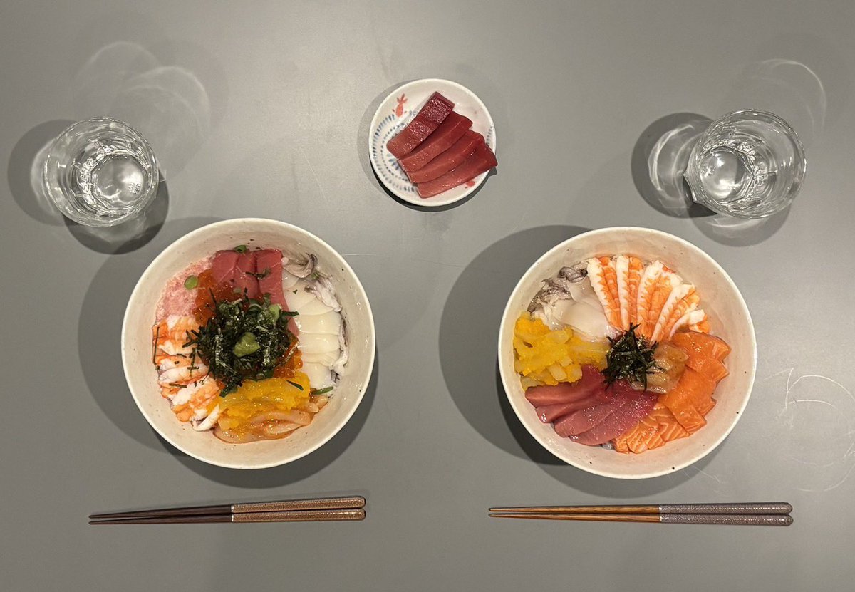 me19990214's tweet photo. スーパー海鮮丼 https://t.co/oDXgWOhivj