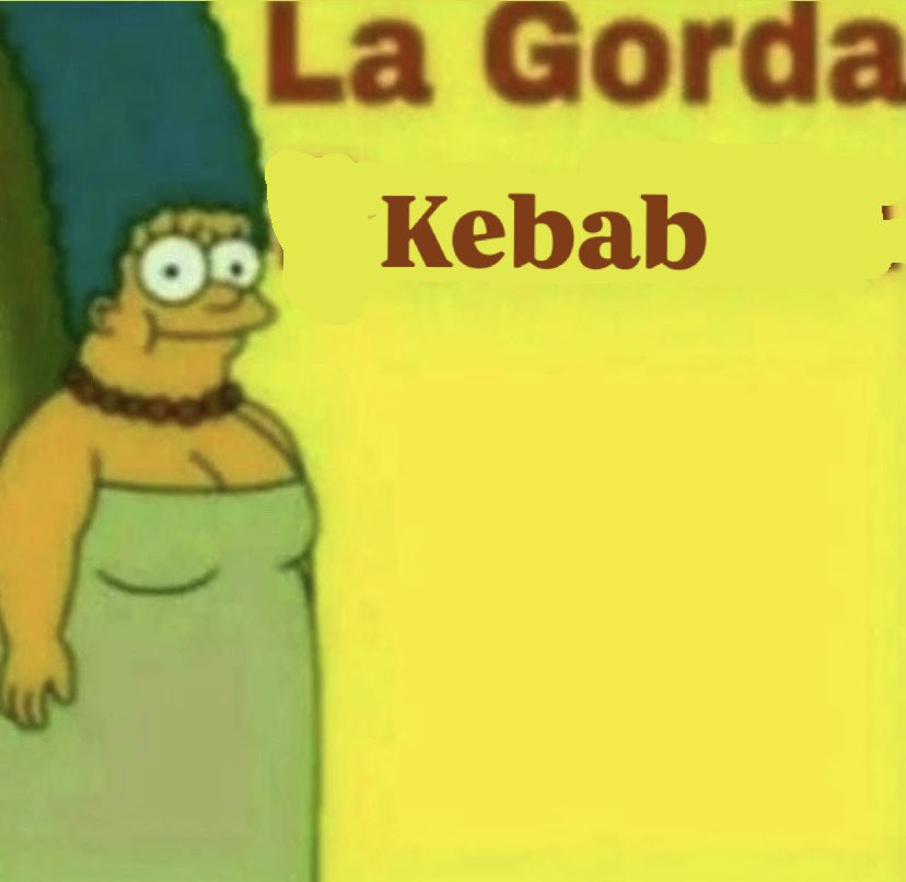 parada afuera de la kebaberia con la reja cerrada por q abren en 3 minutos