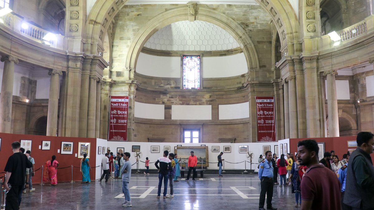 victoriamemkol's tweet photo. Flow through history at Nadi Utsav: A special exhibition of rare photographs and paintings, presented by VMH in collaboration with @ignca_delhi.
📍 Durbar Hall, VMH | 🗓 Till 11 February
#NadiUtsav #VMH #IGNCA #ExhibitionAlert #IndianRivers https://t.co/hplHD9vY6y
