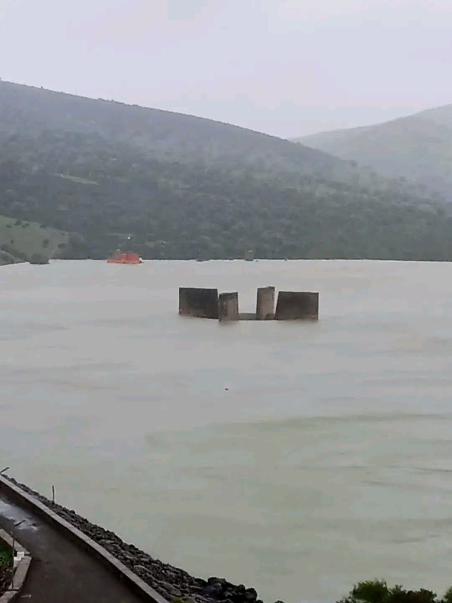 #القصر_الكبير  #سد_واد_المخازن الان وصل لفوهة التصريف الكبرى 
الله يلطف