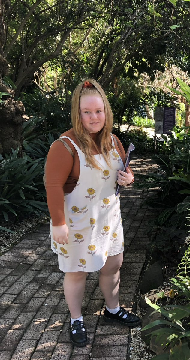 Lara Rose tweet media