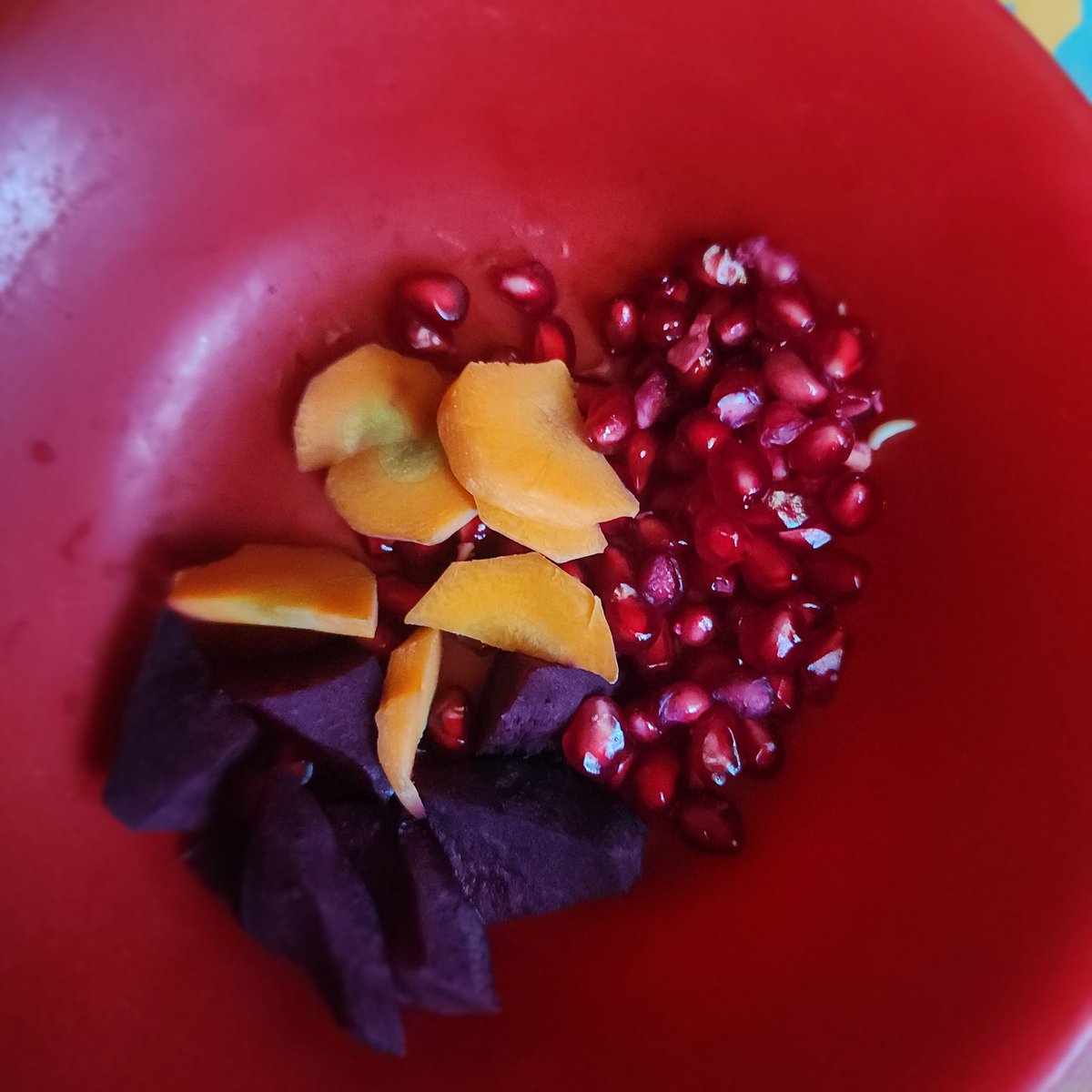 nareshchandrac's tweet photo. Today's late breakfast: #FoodPost
Some fresh fruits and vegetable slices for salad(already hslf eaten 😁), some Ghee Rice and then some Alugadde and Seeme Bhadhnekaayi Palya. 😃 Good & Healthy Food. 😋👌
#Breakfast #HomeFood #NaturalFood https://t.co/R1FUHJ3rBc