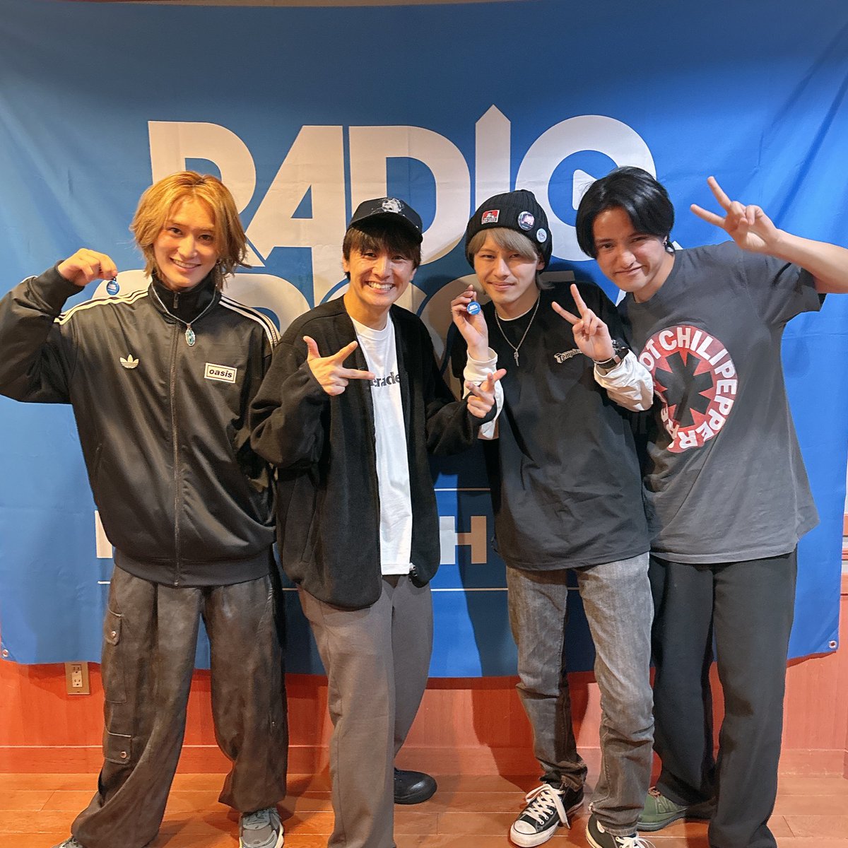 RadioGroove825's tweet photo. 2月4日(水)の部室へ🏫

╭━━━━━━━━━━━━━╮

     B&amp;ZAIから
    「橋本涼」先輩 「矢花黎」先輩
    「鈴木悠仁」先輩が
　遊びに来てくれました☺️

╰━━━━━━━━━━━━━╯

🔗 radikoで聴くにはこちら📻
https://t.co/sXmkul4R0y

#ラジグル　#ノースウェーブ 
#BandZAI https://t.co/i8gnV1pDqs