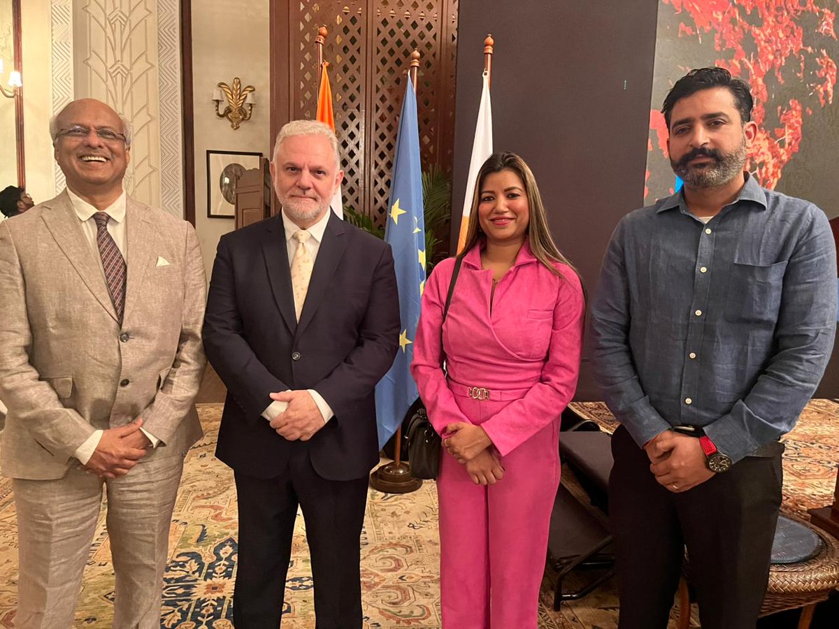 IntegrityImmigr's tweet photo. 🇮🇳🇨🇾 𝐓𝐡𝐚𝐧𝐤 𝐲𝐨𝐮 𝐟𝐨𝐫 𝐢𝐧𝐯𝐢𝐭𝐢𝐧𝐠 𝐮𝐬 𝐭𝐨 𝐛𝐞 𝐩𝐚𝐫𝐭 𝐨𝐟 𝐭𝐡𝐢𝐬 𝐞𝐯𝐞𝐧𝐭. 🇮🇳🇨🇾

We were #honoured to meet 𝐃𝐫. 𝐕𝐫𝐲𝐨𝐧𝐢𝐝𝐞𝐬, 𝐇𝐢𝐠𝐡 𝐂𝐨𝐦𝐦𝐢𝐬𝐬𝐢𝐨𝐧𝐞𝐫 𝐨𝐟 𝐭𝐡𝐞 𝐑𝐞𝐩𝐮𝐛𝐥𝐢𝐜 𝐨𝐟 𝐂𝐲𝐩𝐫𝐮𝐬 𝐢𝐧 𝐈𝐧𝐝𝐢𝐚, on the occasion 
#Cyprus https://t.co/zBbV1n3BGv