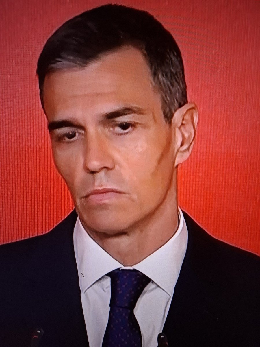 MarioNawfal's tweet image. 🇪🇸 Want to know who socialist PM Sánchez is?

- His wife investigated for influence peddling and corruption in business.

- His brother investigated for influence peddling, prevarication, and embezzlement. 

- Ábalos, his former transport minister and close friend: In provisional…