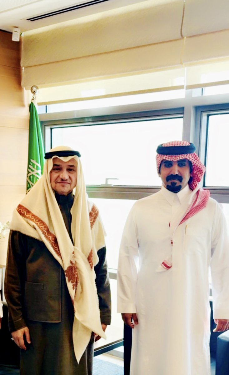 سعدت بلقاء السفير السعودي صاحب السمو الامير منصور بن خالد ال سعود  لدى المملكه الهاشميه الاردنيه وكان حريص على احتياج المواطنين والطلاب السعودين في الاردن وسعيد بتحقيق لقب #شاعر_الراية شكرا له على وقته وتوجيهاته
#محمد_المحلكم