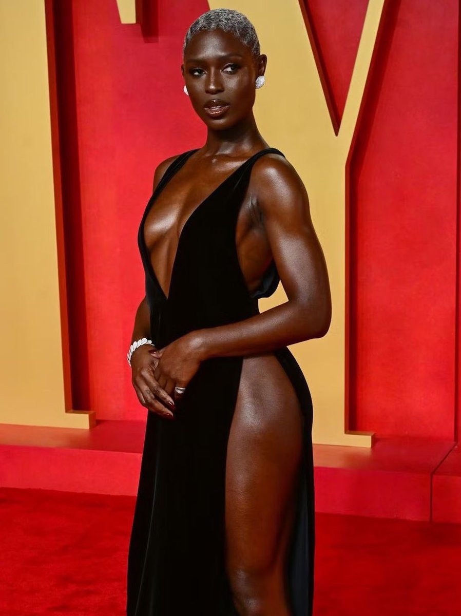 odedanilo's tweet photo. God snapped when he created black women 🤎 https://t.co/rQ3rNwgyIA