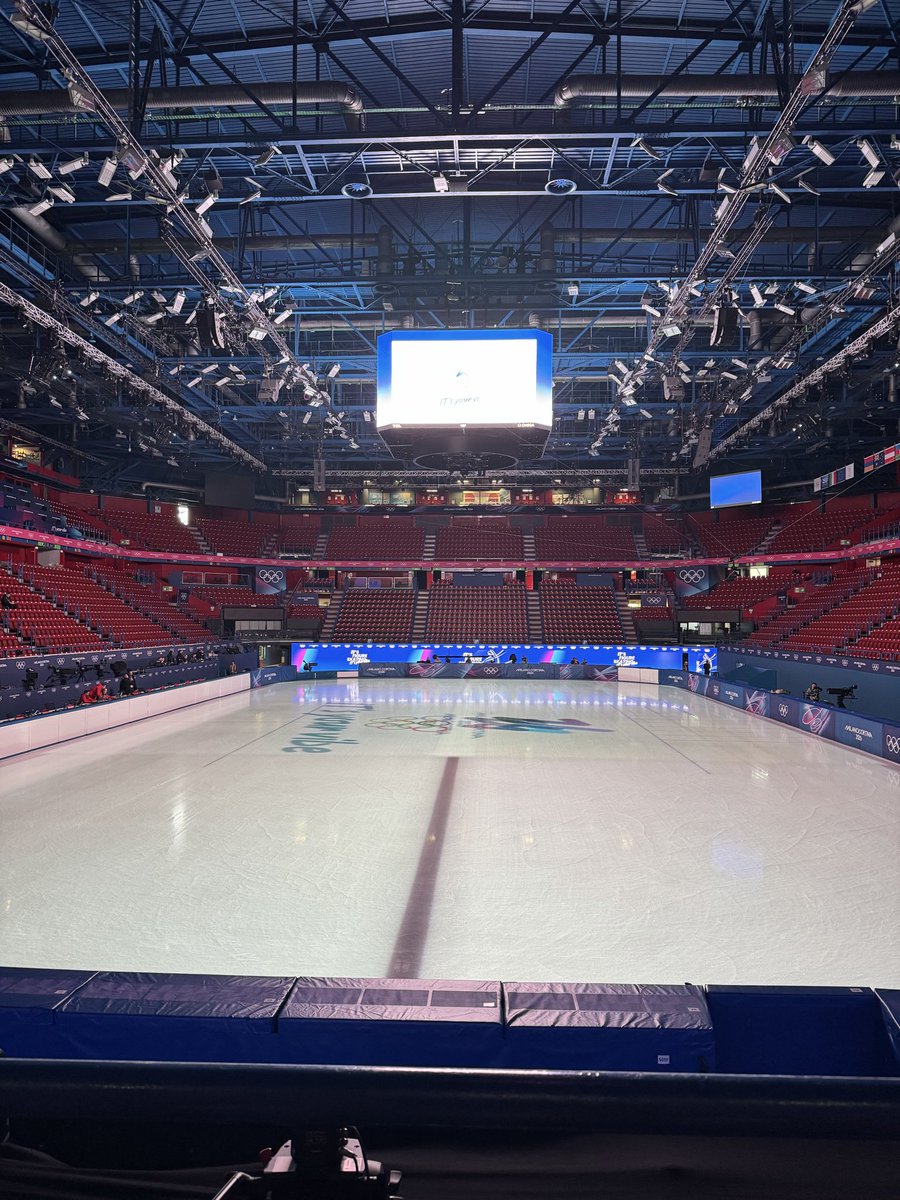 Welcome to the inside of the Olympic Figure Skating Arena.
The sight lines are perfect and the seating is right on top of the action!
The excitement will be perfectly shared between skater and audience.
Adrenaline much?!?