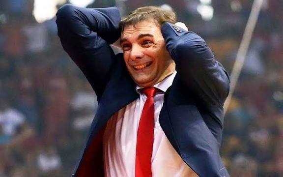 DRatsikas's tweet photo. MAY I ASK SOMETHING? 

Ο Coach, οπαδός, χούλιγκαν του Ολυμπιακού θα τιμωρηθεί για το χθεσινό του ξέσπασμα ή υπάρχει γνωμάτευση ψυχιάτρου που το δικαιολογεί… Ήρεμα ρωτάω 
#euroleague #olympiakosbc #paobcaktor https://t.co/TGoRK97NIW