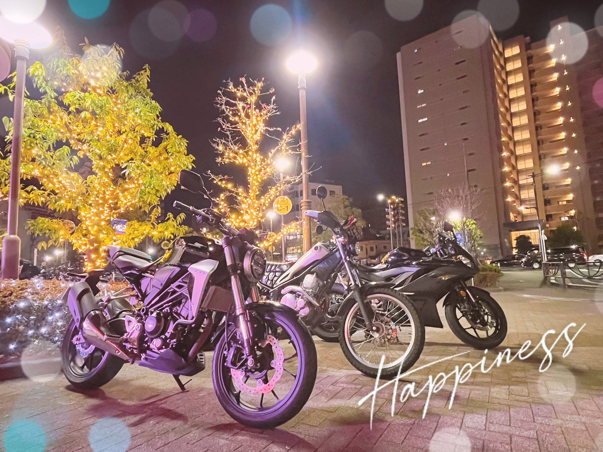 ArnieRico's tweet photo. 夕刻ツーリング😙

#cb250r
#tricker
#yzfr25 https://t.co/co1rO9qPWz