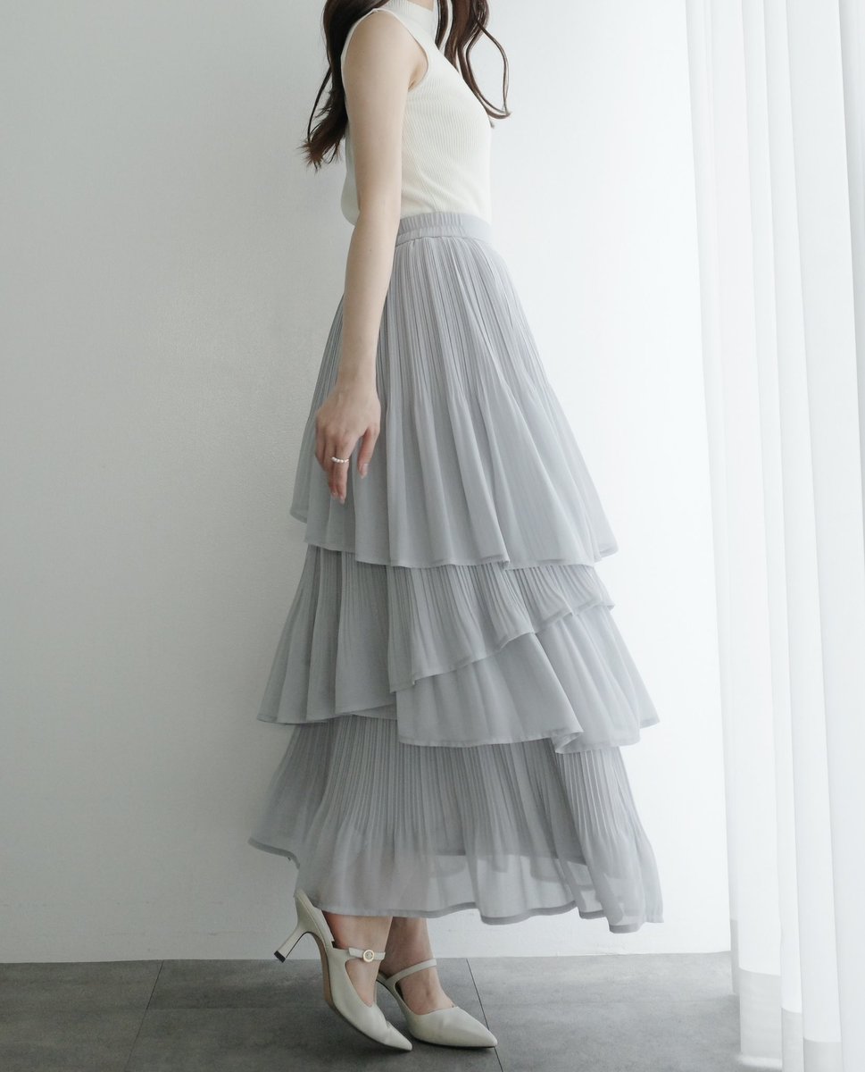 __mayotan__'s tweet photo. 今月から発売するmipiarlのヘムプリーツティアードスカート🫐🤍ZOZOで￥6,299でプチプラ。カラバリ下に吊り下げます🦢 https://t.co/lboaClDuXl