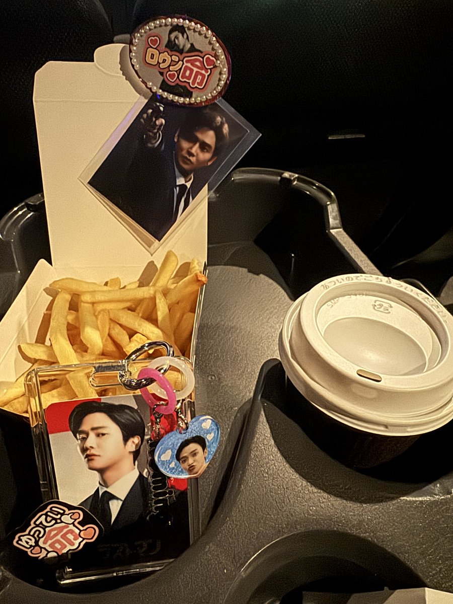 LAST ラストマン
やっと…やっと行けたぁ🥹
多分こちらは明日まで😫
地震から閉館しててやっと再開したと思ったら1日1回の昼間とか時間合わず…
今日、仕事帰りにゆってぃに会ってきた🤭

#コート着て歩いてるだけでカッコイイ
#ROWOON #ロウン #로운 #김석우