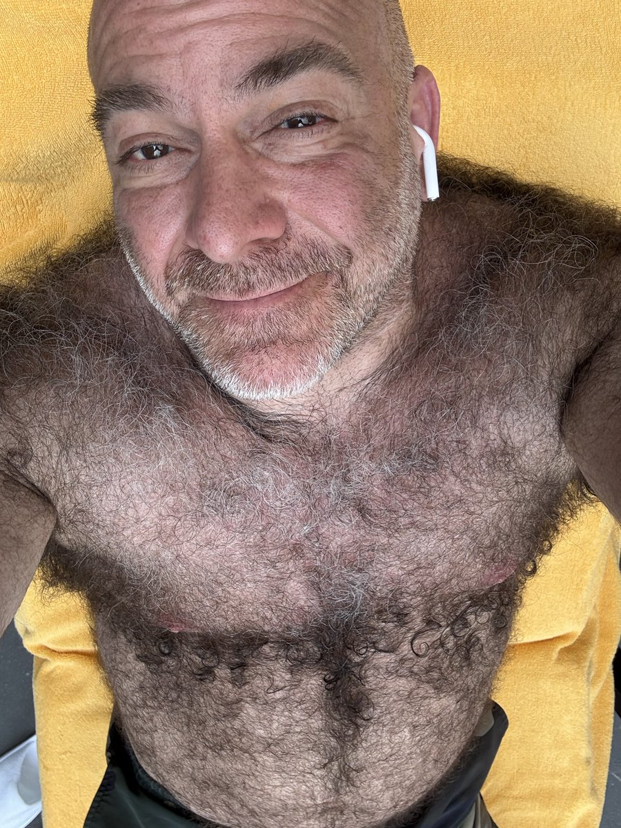 I’m Alan & Im hairy tweet media