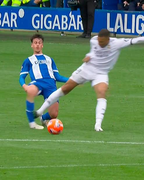 2 partidos de sanción // 1 partido de sanción.

FÚTBOL ESPAÑOL.