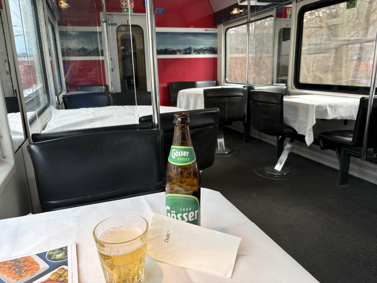 maege99's tweet photo. Mittagessen im SBB Speisewagen, allerdings bedient von Don‘s!😋 https://t.co/birVx7LMAn