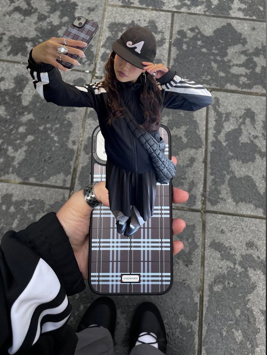 CASEMYARTS's tweet image. @hobyliu ⭐ “Plaid to Meet You” is serving chic and cozy💘

#CASEMYARTS 
#iphoneaccessories 
#accessoriesoftheday