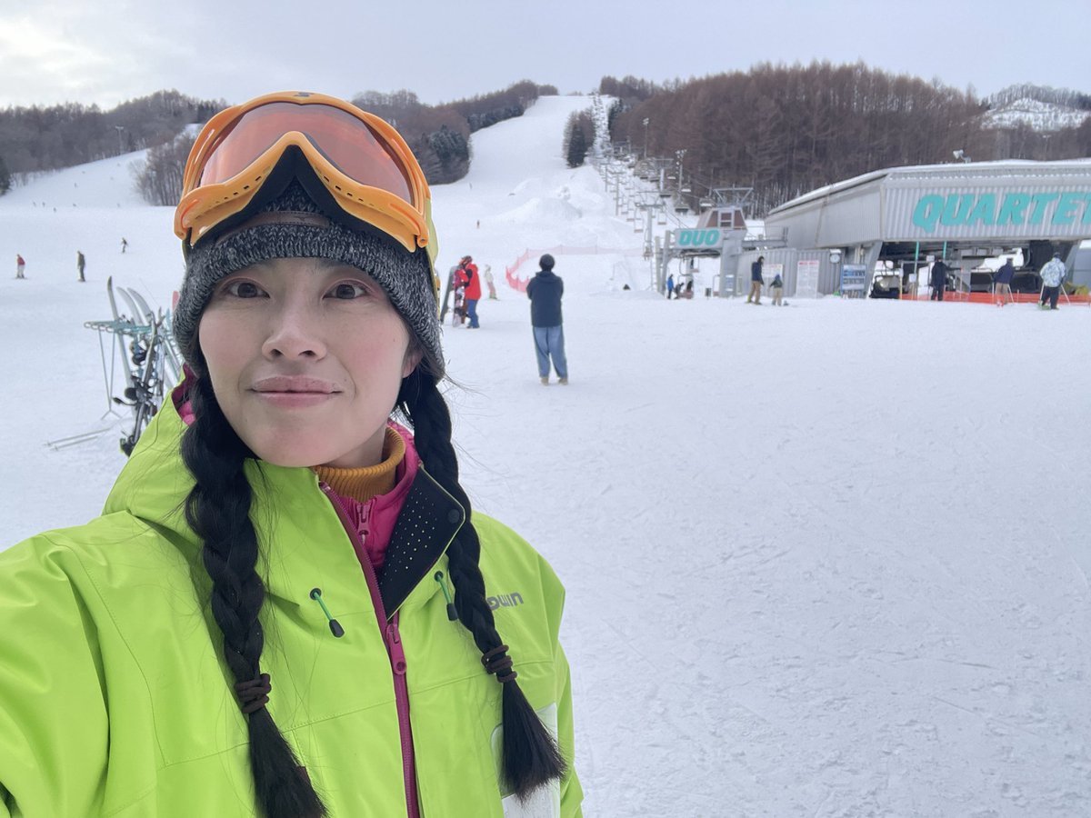 地元のスキー場で今シーズン初スキー
とっても楽しかった！！
もっと滑りたかったなぁ〜⛷️⛷️⛷️

長く北海道居られる時に
高校でやらなかった検定とか
取りたいなぁ🥹