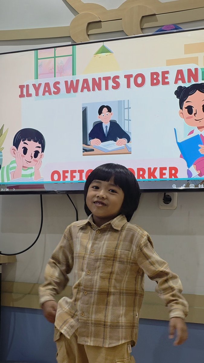 dettss's tweet photo. Si paling "mau kerja kaya ayah ibu aja kalo udah gede. Kerja di kantor"

Gapernah kepengen jd pilot, dokter, polisi dll maunya kerja kantoran WKWKWK agak terharu juga krn diliat all mighty sm si bayi gede ini 🤭 https://t.co/n3lYJDse8x