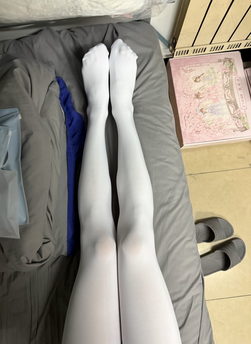 Frozen321395152's tweet photo. 补一个白色的800D
1688萌欲品牌旗舰店，一双15多 https://t.co/z63S0JsQJw