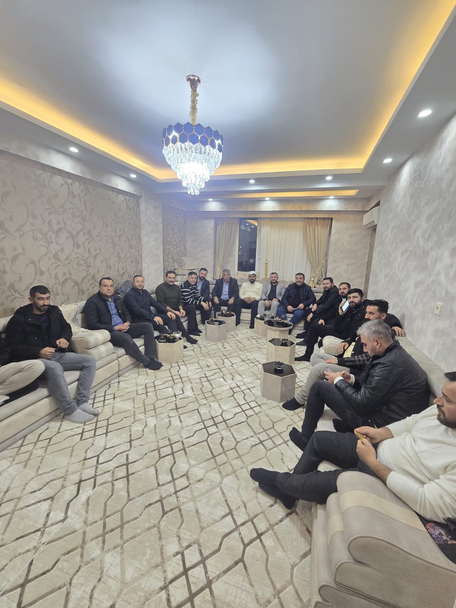 Haftalık İlçe Toplantımızı Meclis Üyemiz Ali İMİR Öncülüğünde Kısas Mahallemizin Sanatçısı İzzet ARAN’ın Sergisine ve Şurkavın Düzenlediği Aşıklar Gecesine Katıldık.Ardından İlçe Başkanımızın Umre İbadeti Dönüşü Ziyaretlerinde Bulunduk.Emeği Geçen Sabri YILDIRIM’a teşekkür ederiz