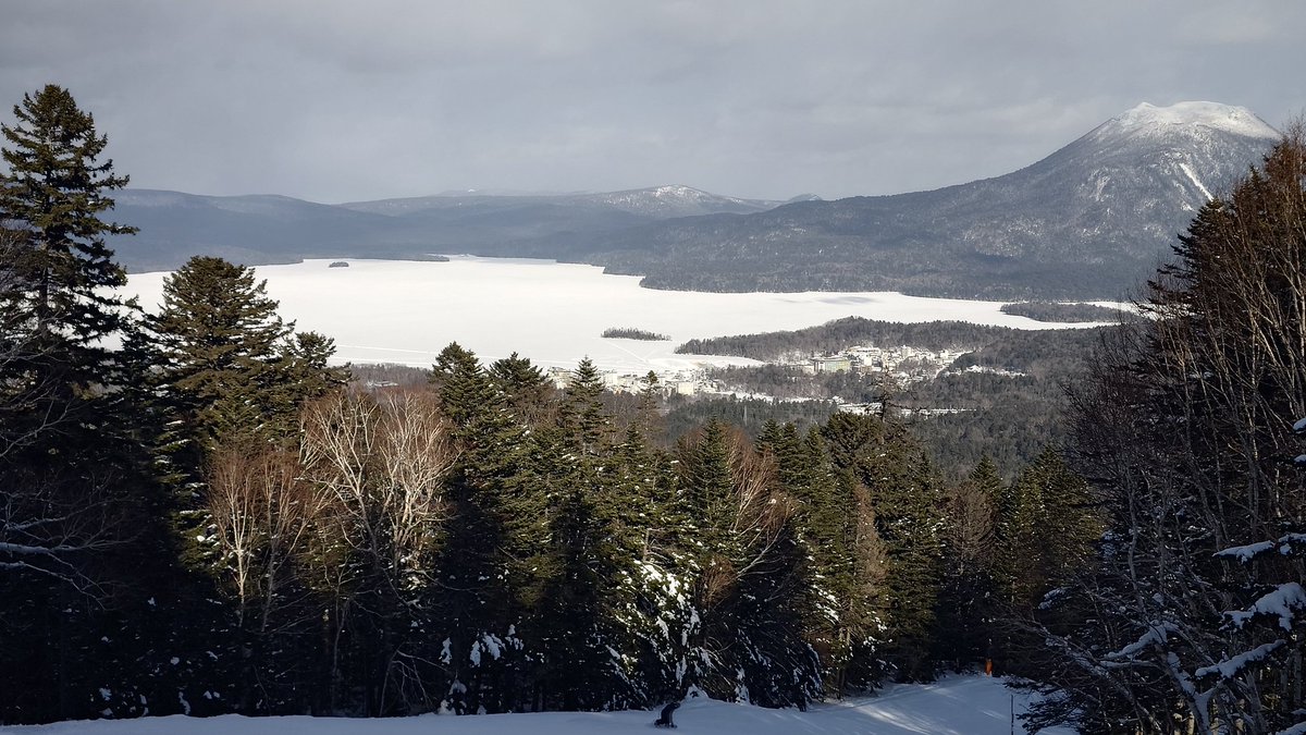 burning00's tweet image. てっぺんからの景色もキレイなスキー場✨️