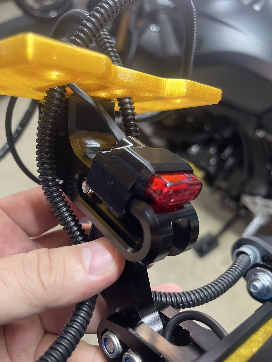 デールランプはこんな感じ！ ちっこいけど車検対応の明るい奴にベース