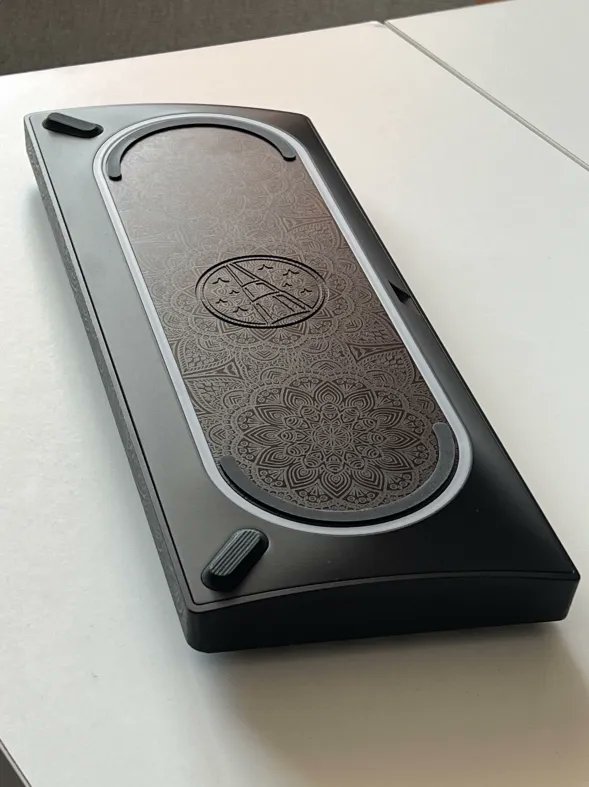 meletrix's tweet image. Many people ask which color sells the most, and the answer is actually Midnight Ink Glow color! 
Thank you to @Uryftw for the stunning photos! 
#Zoom64  #Keyboard #CustomKeyboard #Meletrix