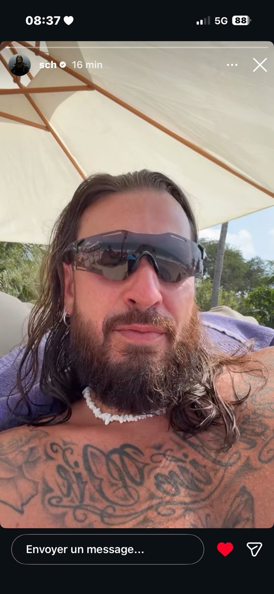 an19n_'s tweet photo. mercredi 4 février, julien ne lâche toujours pas la plage MDRRRRR https://t.co/0Bq6IWPMx8